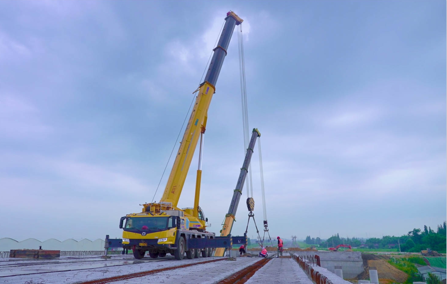 空中对飞接力！k豆钱包三款百吨级携手抬吊！