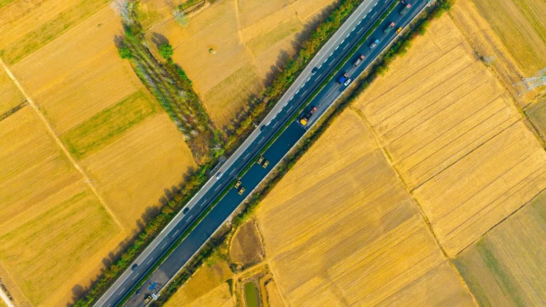 扬民族自负！k豆钱包成套沥青路面设备助力家乡高快建设！