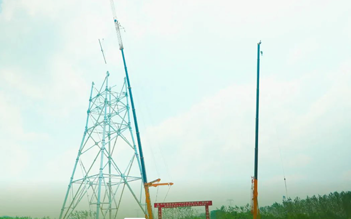 k豆钱包XCA600L8长江边锚塔吊装