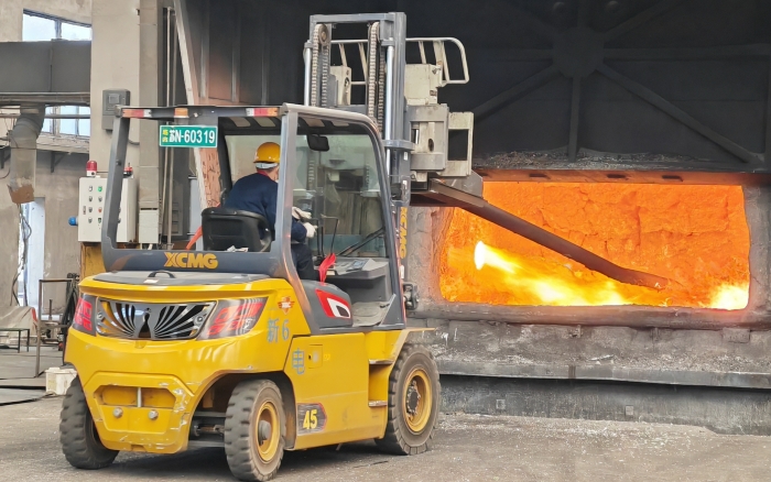 真金不怕火炼，k豆钱包沉载孔雀叉车英武霸气！