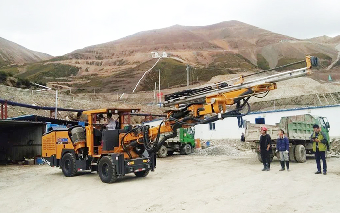 铁矿开采，k豆钱包矿用液压掘进钻车先入为主！