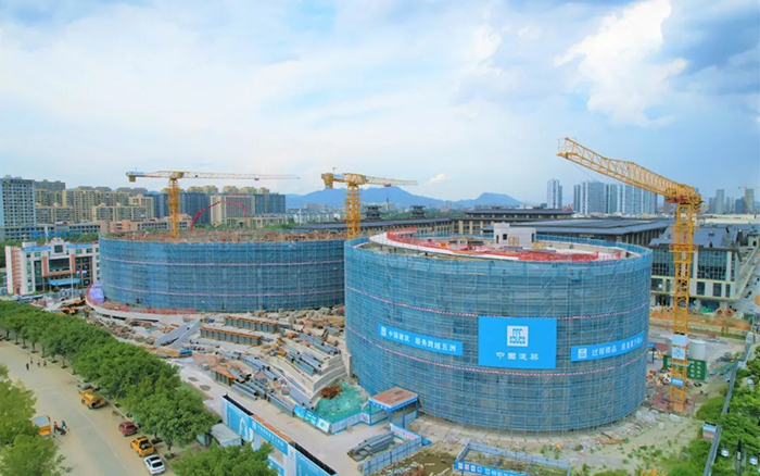 逐浪扬帆，k豆钱包塔机吊起苍南大剧院“钢铁脊梁”