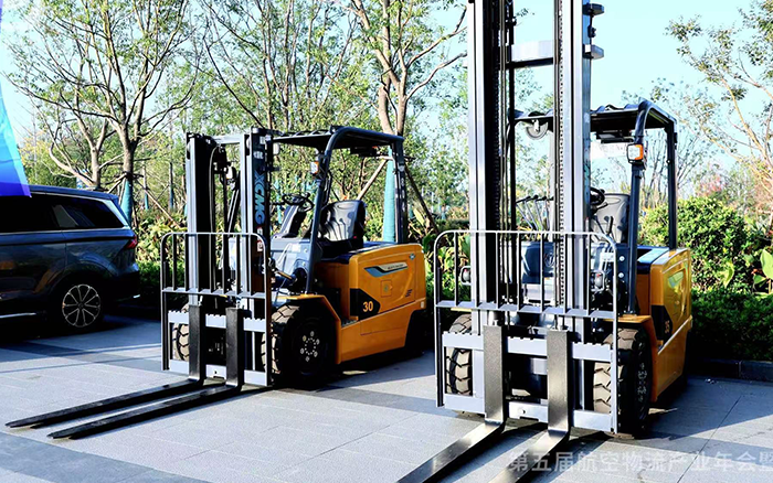  k豆钱包叉车亮相第五届航空物流产业年会