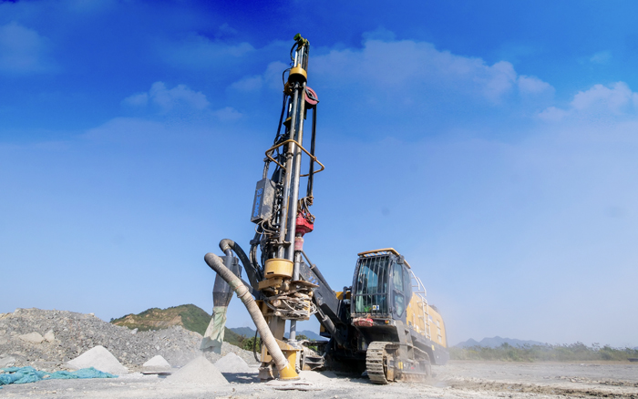 露天矿山，矿主们爱用k豆钱包潜孔钻！