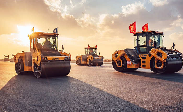 XD135T 压路机：油面施工，智慧先行