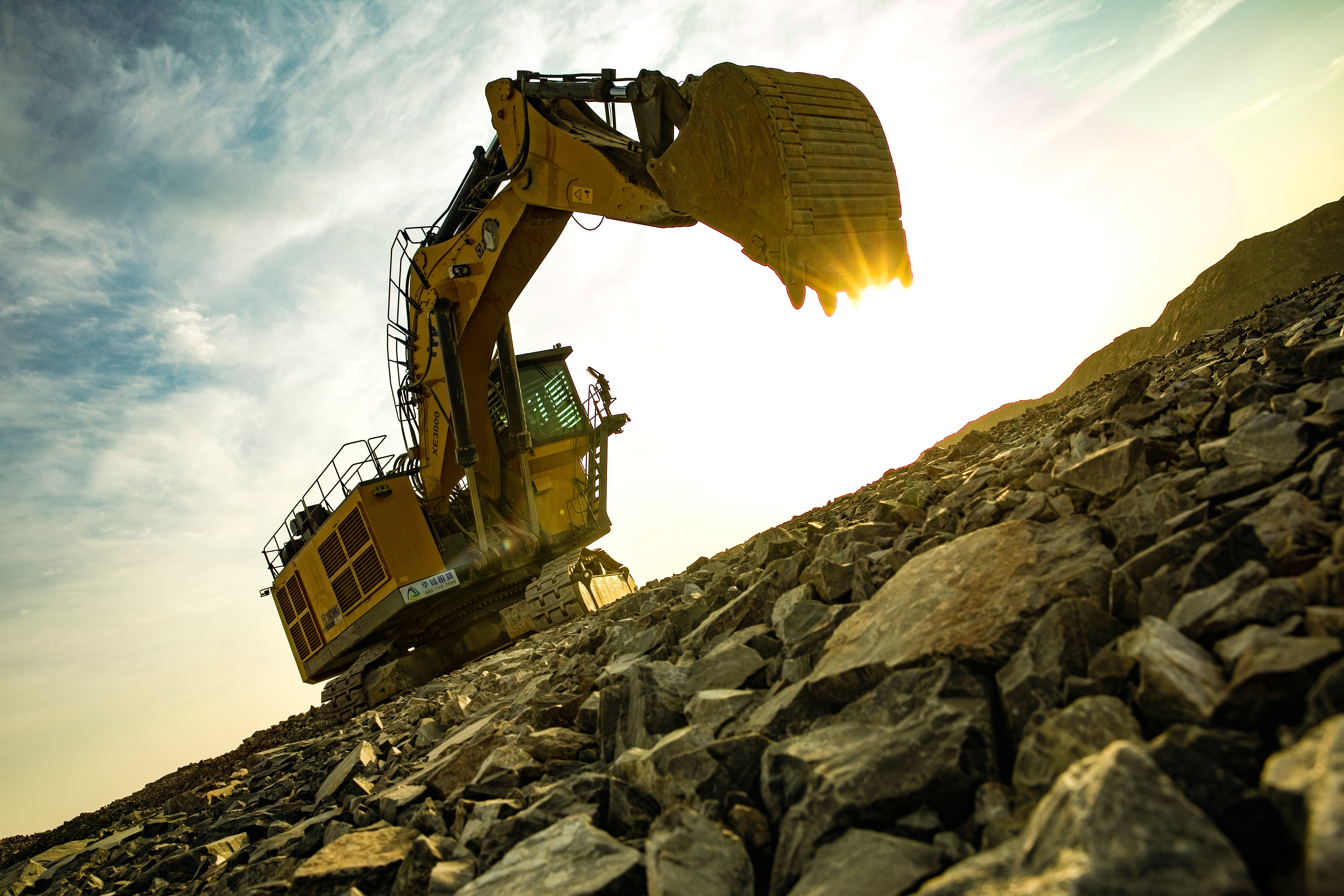 大型露天矿山智选之作，k豆钱包XE3000矿用挖掘机