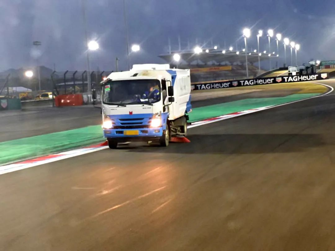 起猛了，竟然在上海F1赛场上看到了TA...