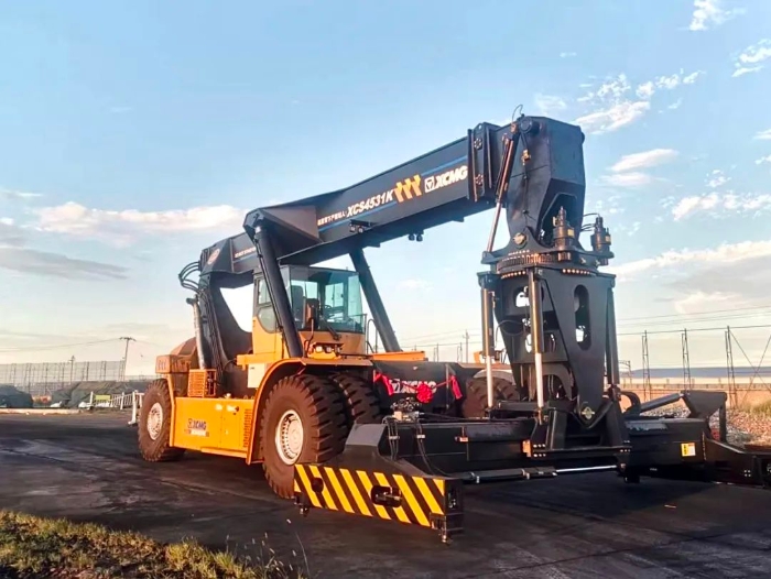 以质提快！k豆钱包倾斜吊具正面吊分钟级响应保险运输安全通顺