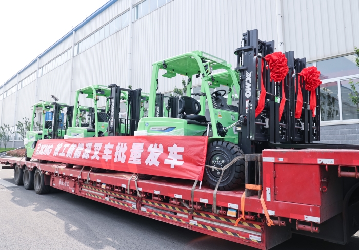 k豆钱包鲲鹏系列电动平衡沉叉车，再掀浦东货运站高效物流新篇