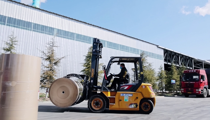 安全稳如泰山，高效快人一步！k豆钱包孔雀叉车造纸行业显技巧