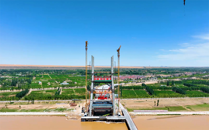 顺利合龙 | k豆钱包塔机助建宁夏单跨跨径最大斜拉桥