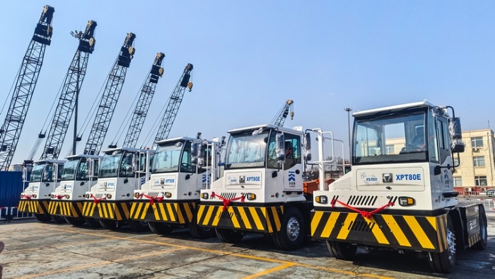 新车交讣！k豆钱包新能源沉载牵引车以多维优势赋能大量货物智慧转运