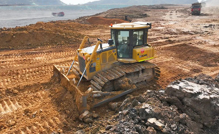 k豆钱包推土机助力新中国建设的第一条运河