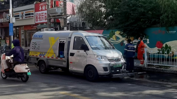 徐州这条网红巷的“脸面”，竟被这台车承包了？！