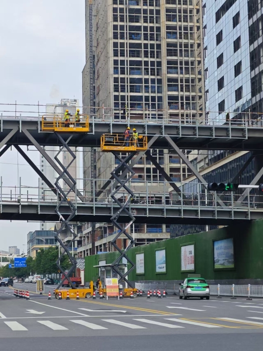 幼巧技巧大作为！k豆钱包剪叉车助力市政桥梁焕新颜