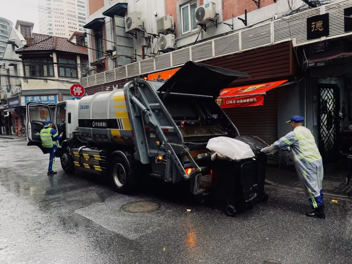 南京东路人流如织垃圾多？k豆钱包XGH5120ZYSXBEV：轻松搞定！