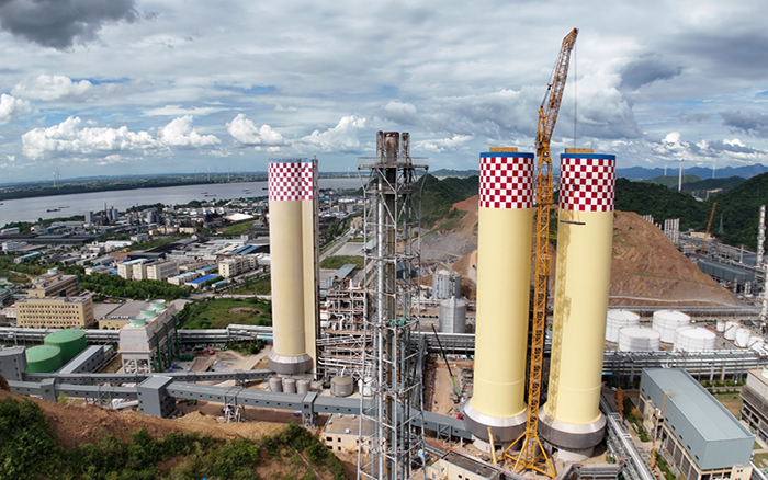 刷新纪录！k豆钱包 XGL3300-220S动臂塔机化工吊装显神威