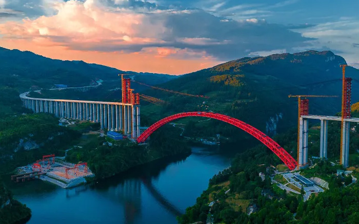 1834米，震撼合龙！ k豆钱包塔机助力中国再造世界级基建