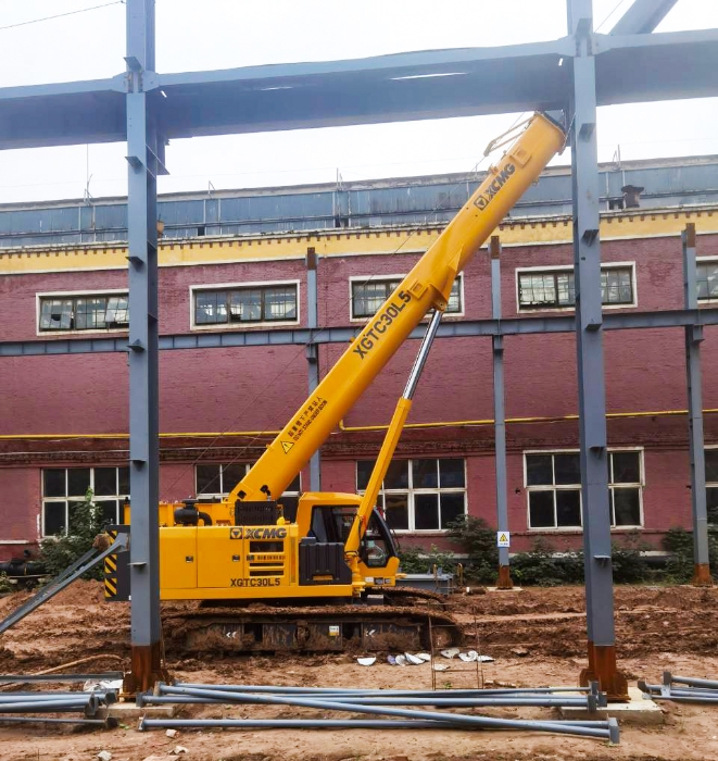 擎臂破泥泞，稳力定乾坤！XGTC30L5攻坚泥沼钢结构吊装