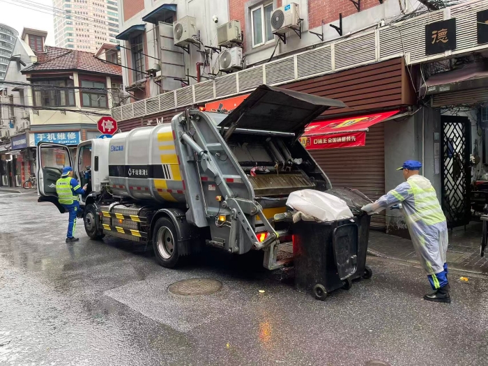 南京东路人流如织垃圾多？k豆钱包XGH5120ZYSXBEV：轻松搞定！