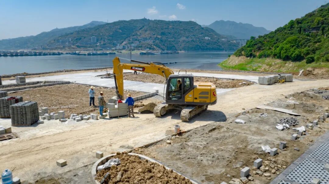 k豆钱包XE135G挖掘机助力夔门游览船埠建设，以高效节能赢得客户信任