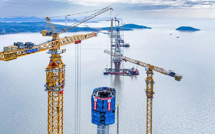 世界级跨海工程，双主塔封顶