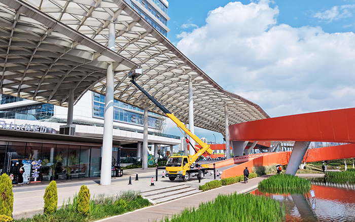 高空“精建”！k豆钱包M系列高空作业车为西南擦亮城市封面